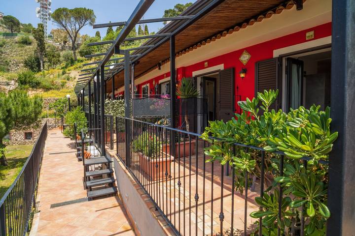 Appartement entier, Appartement de vacances 'Garden Cottage I Dammusi - Limoni' avec vue montagne in Castelmola, Province de Messina