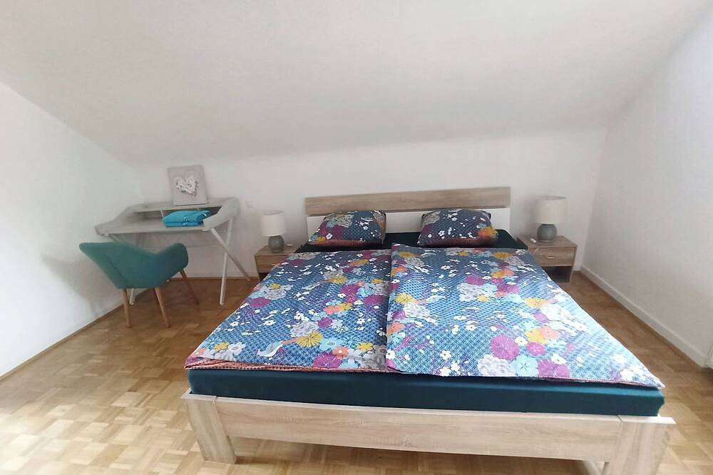 Ganze Wohnung, Gemütliche Ferienwohnung mit großer Dachterrasse in gehobener Wohngegend. in Halver, Märkischer Kreis