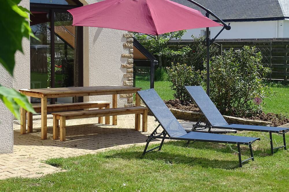 Property 100 M From The Beach in Santec, Ceinture Dorée