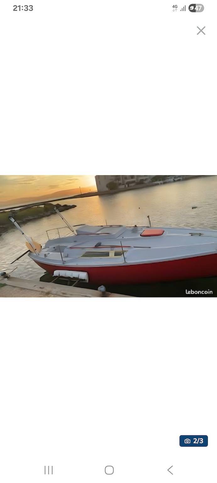 Barco Eolia amarrado en Le Barcarès: experiencia única junto a la laguna in Le Barcarès, Côte d'Améthyste