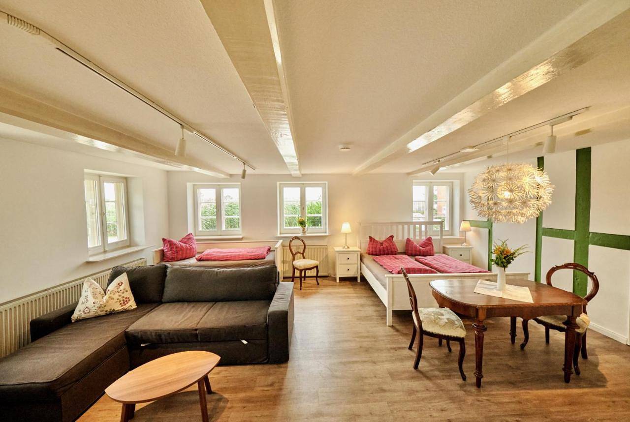 Geheel appartement, Eight-Bedroom House in Hamburg-Kirchwerder, Hamburg