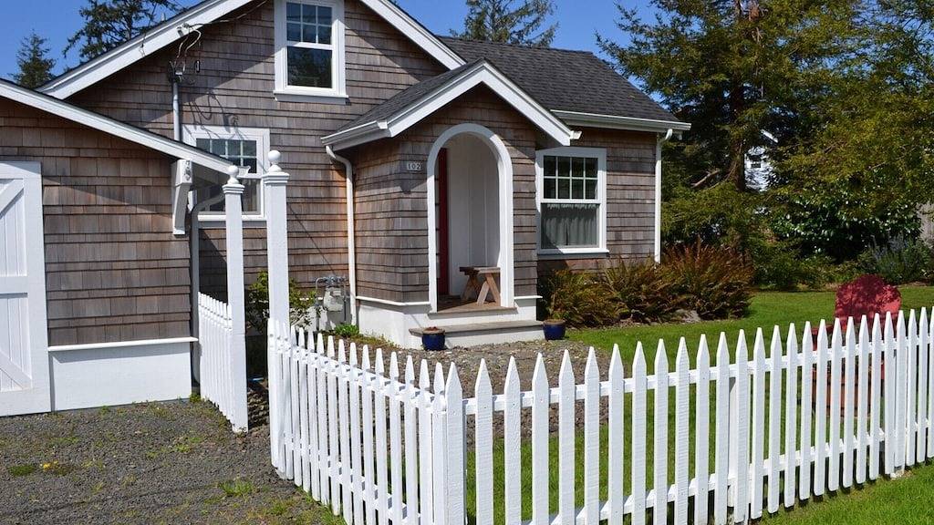 Entzückendes Cottage mit Americana-Thema im Herzen von Gearhart. in Gearhart, Clatsop County