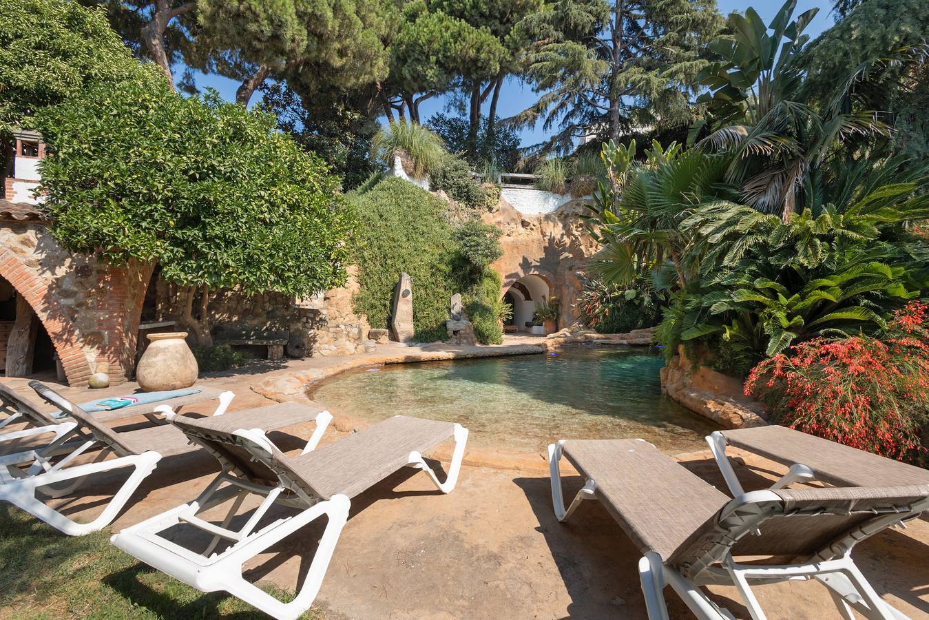 Villa 'Juli' con vistas a la montaña, Wi-Fi y aire acondicionado in Pineda de Mar, Costa del Maresme