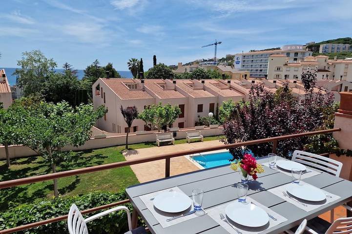 Villa pour 6 personnes, avec piscine ainsi que balcon et jardin, animaux acceptés à Sant Feliu de Guíxols