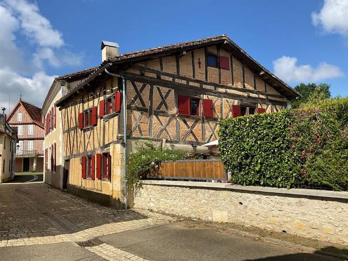 Location de vacances pour 4 personnes, avec Terrasse et Jardin ainsi que Piscine et Vue dans Mauvezin-d'Armagnac