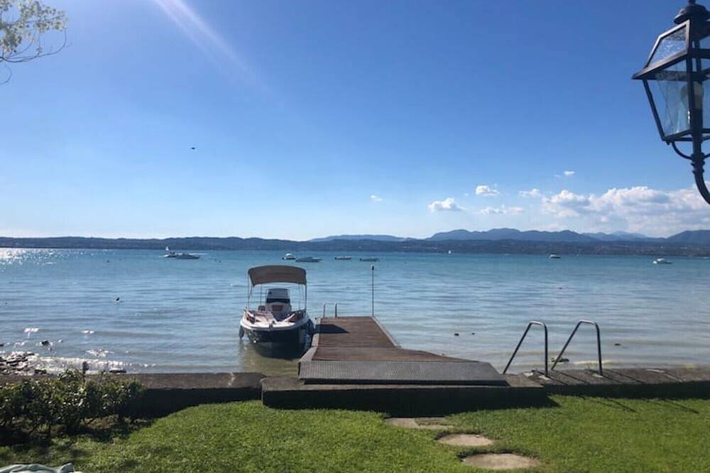 Apartment directly by the lake in Colombare, Sirmione