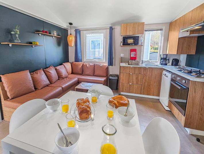 Camping pour 6 personnes, avec Jacuzzi et Terrasse ainsi que Jardin et Bassin pour enfant