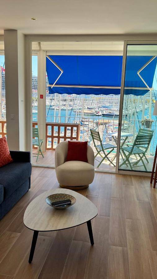 Gîte pour 4 personnes, avec terrasse et vue dans Office De Tourisme De Toulon