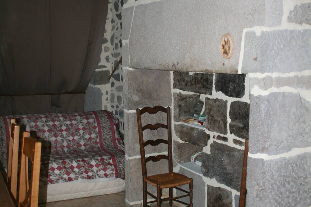 Charming furnished holiday home in the heart of the medieval quarter... in Volcans d'Auvergne Regional Nature Park