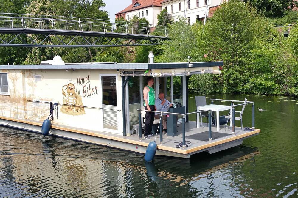 Traumhaus auf dem Wasser – Modernisiertes Hausboot 13 x 4 m in Pritzerbe, Havelsee
