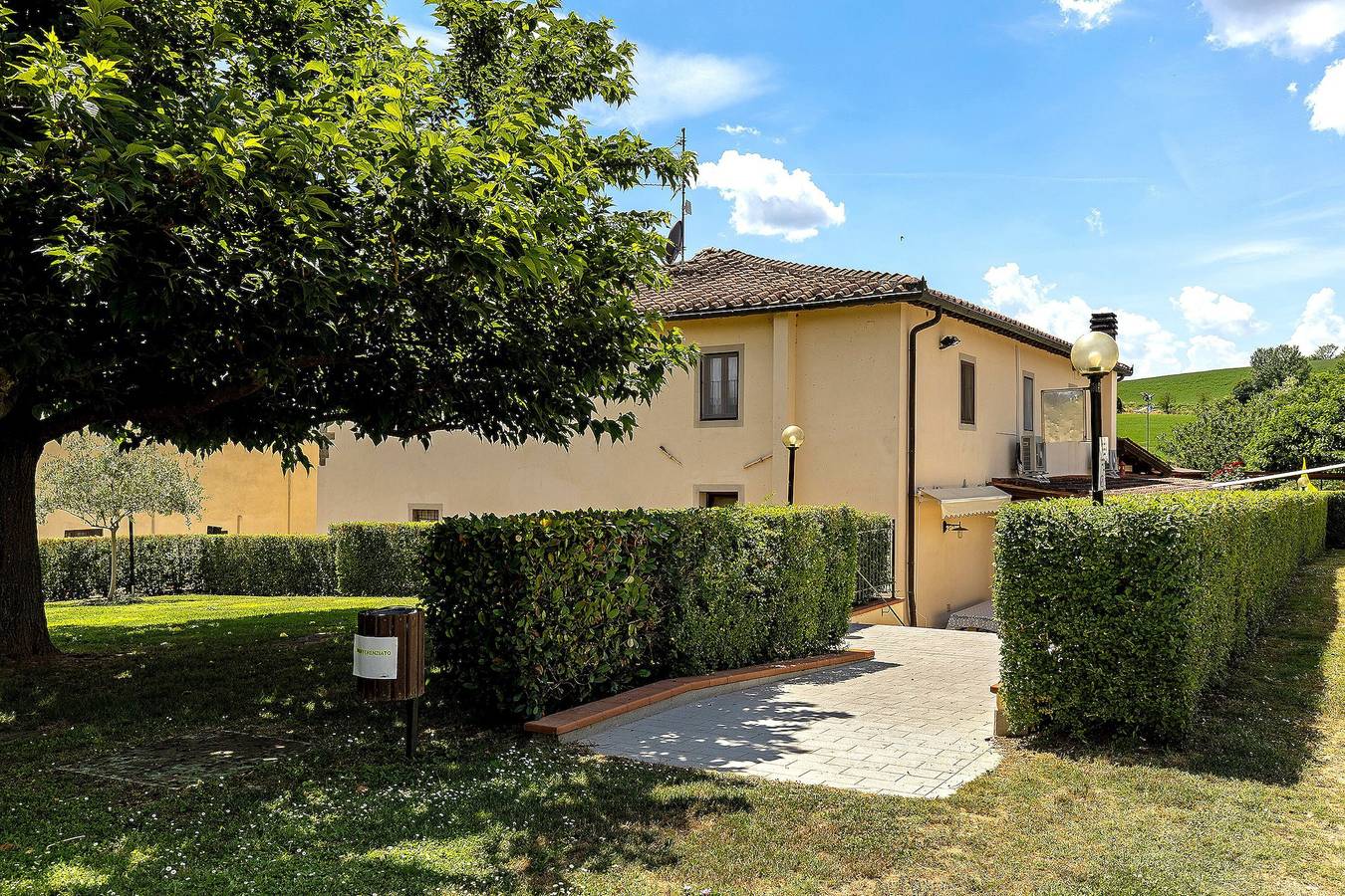 Triple Room Valerio: Tuscan Charm & Modern Comfort in Borgo San Lorenzo (Municipality), Florence Province