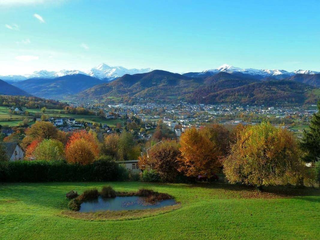 Charmante maison d'hôtes de vacances - Hi Pyrenees - Jardin privé de 4000 m2 face au Pic du Midi in Bagnères-de-Bigorre, Hautes-Pyrénées