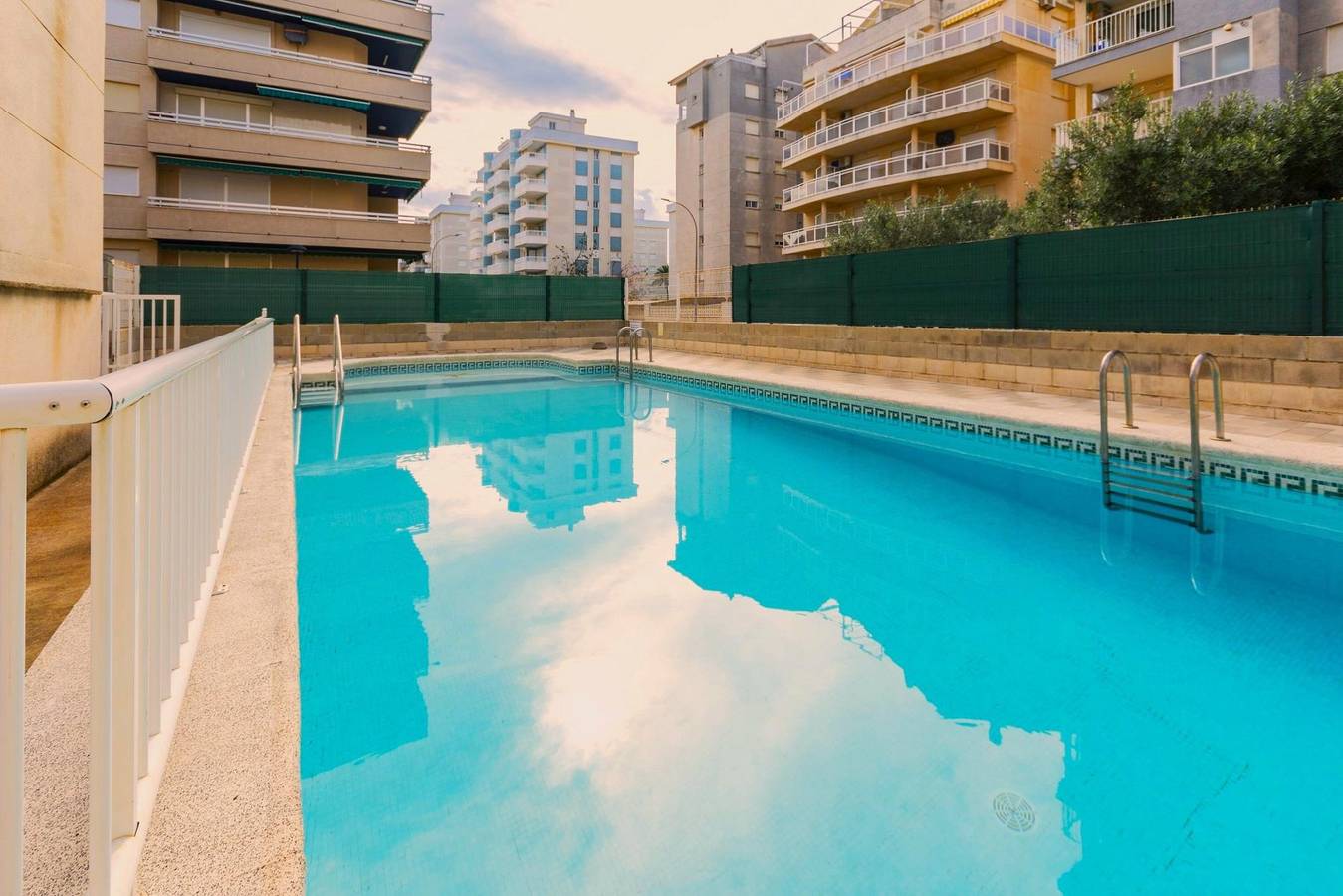Apartamento vacacional entero, Azul - Coqueto apartamento con piscina compartida y Wifi gratis in Daimuz, Costa de Valencia
