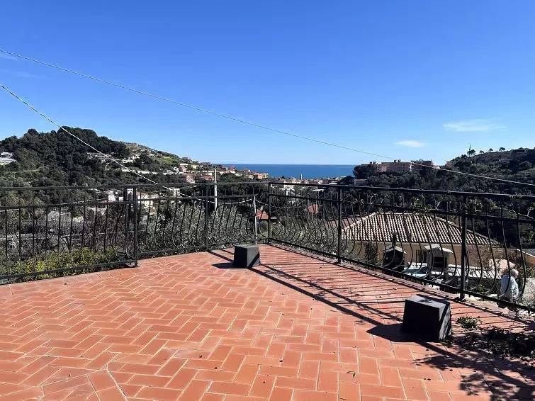 Apartamento entero, 3 estancias 4 personas in San Lorenzo al Mare, Riviera di Ponente
