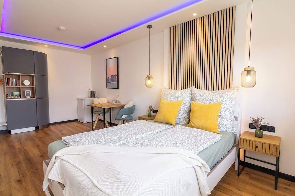 Appartamento intero, Comfort Hub | 3 homestay guest rooms near airport, fair, trade fair, Esa & city in Porz (Köln), Colonia