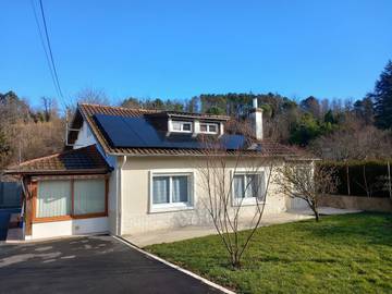 Gîte pour 4 personnes, avec jardin ainsi que jacuzzi et terrasse, animaux acceptés dans Allier