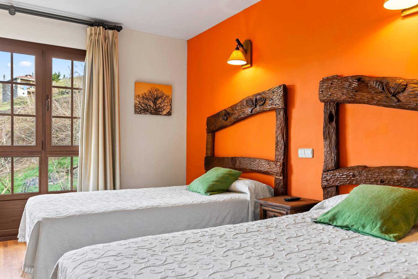 Habitación 'El Nogal' con piscina compartida, jardín compartido y Wi-Fi in Gamonedo, Cangas de Onís