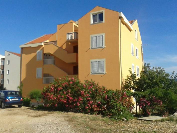 Ferienhaus für 4 Personen, mit Balkon und Garten sowie Pool, mit Haustier in Kaštela - 3
