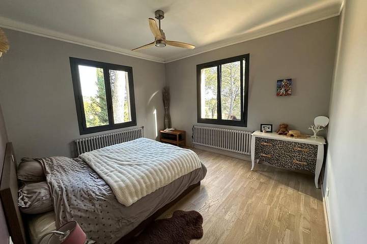Villa avec piscine 10 personnes dans les Alpilles dans une pinède de 5000 m2 in Eyguières, Région d'Arles