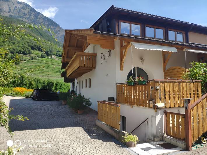 Appartement 'O Sole Mio' avec vue sur la montagne, piscine partagée et Wi-Fi