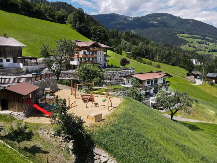 Chalet für 9 Personen, mit Whirlpool und Sauna sowie Garten, kinderfreundlich in Kaltenbach