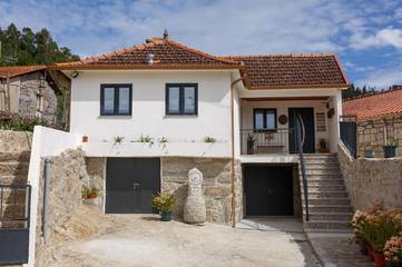 Gîte pour 10 personnes, avec balcon dans Pinheiro