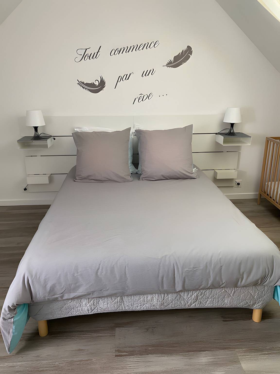 Appartement entier, Appartement « La Colombe » avec terrasse privée et Wi-Fi in Le Havre, Région du Havre