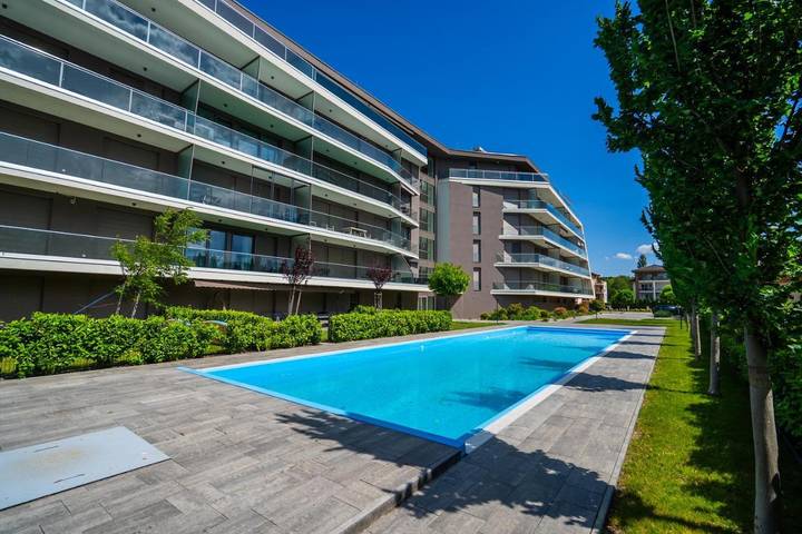 Apartament wakacyjny dla 4 osób, z widok na jezioro i basen oraz widok i ogród w Siófok