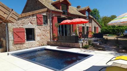 Chambre d’hôte pour 2 personnes, avec terrasse ainsi que piscine et vue à Saint-Bonnet-de-Joux