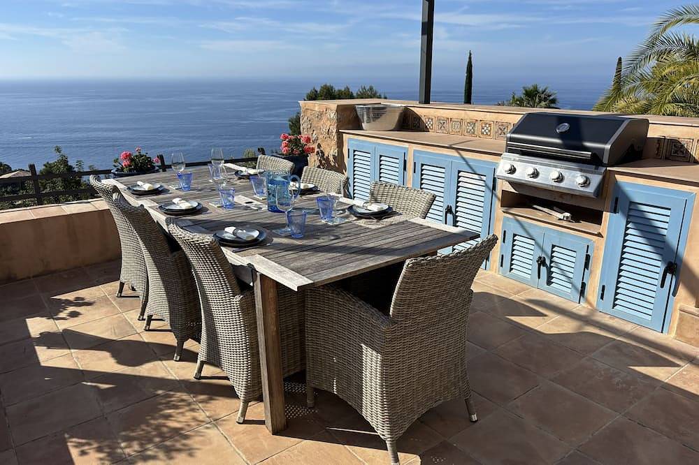 Fabulous 4-bedroom sea view villa with Pool, Ac, Wifi in beautiful Deià in Deià, Coast of Mallorca