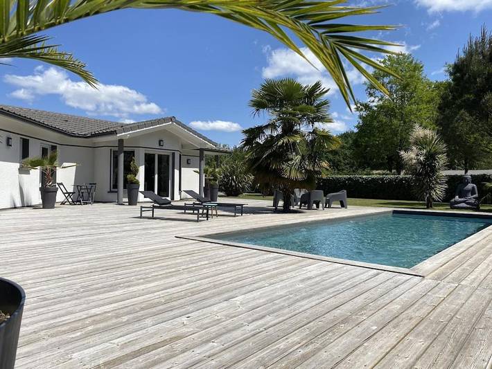 Villa pour 6 personnes, avec piscine ainsi que jardin et vue