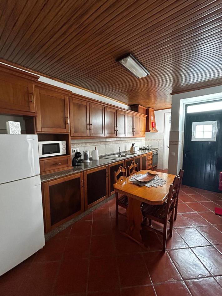 Appartement de vacances entier, Appartement 'Desterro House' avec terrasse privée, Wi-Fi et climatisation in Angra (N. Senhora da Conceição, Terceira (Açores)