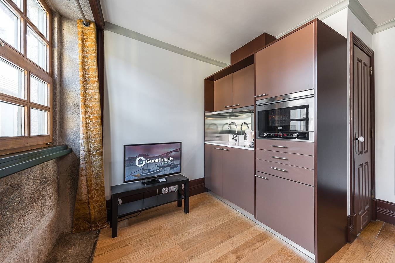 Entire apartment, Guestready - Belle Epoque Apartments - 4.2 in Sé (Porto), Porto