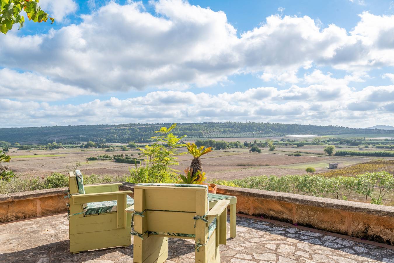 Holiday Home 'Es Turo' with Mountain View, Private Pool and Wi-Fi in Petra, Majorca Center