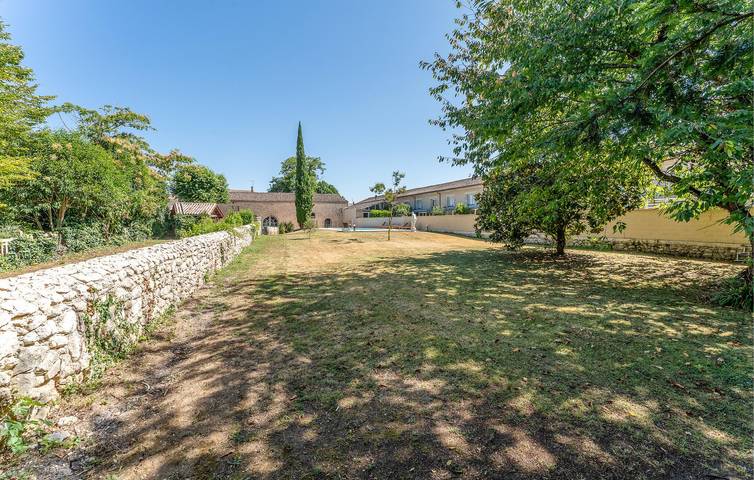 Acogedor apartamento con piscina y aparcamiento, cerca del centro de Rauzan in Rauzan, Región de Libourne