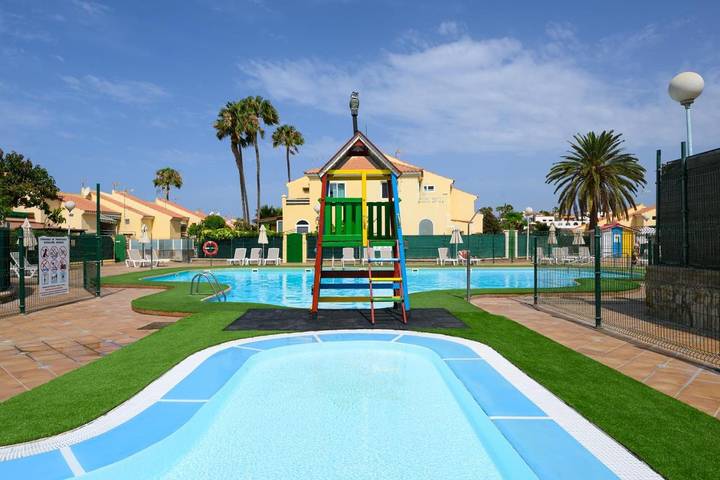 Hotel para 4 personas, con jardín y piscina en Sonnenland