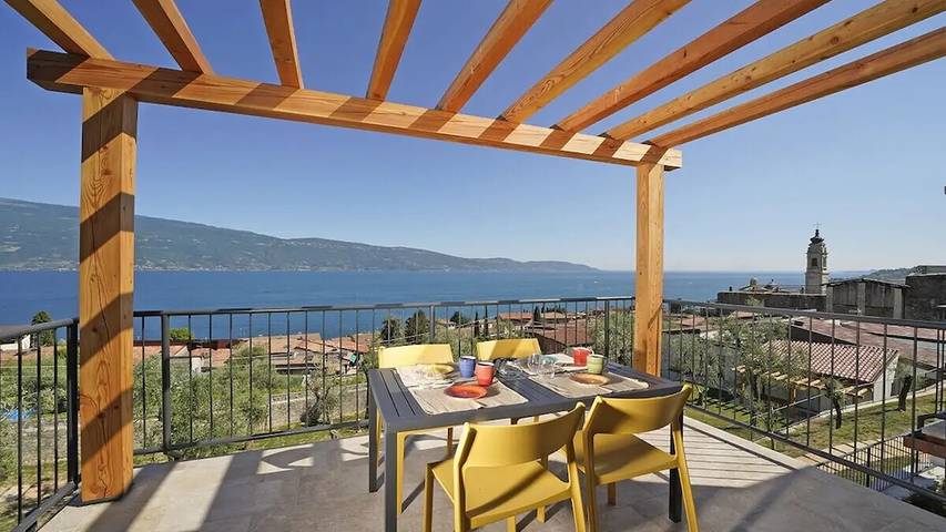 Location de vacances pour 6 personnes, avec piscine et balcon à Gargnano - 2