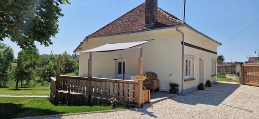 Location de vacances pour 4 personnes, avec terrasse et jardin à Dosches