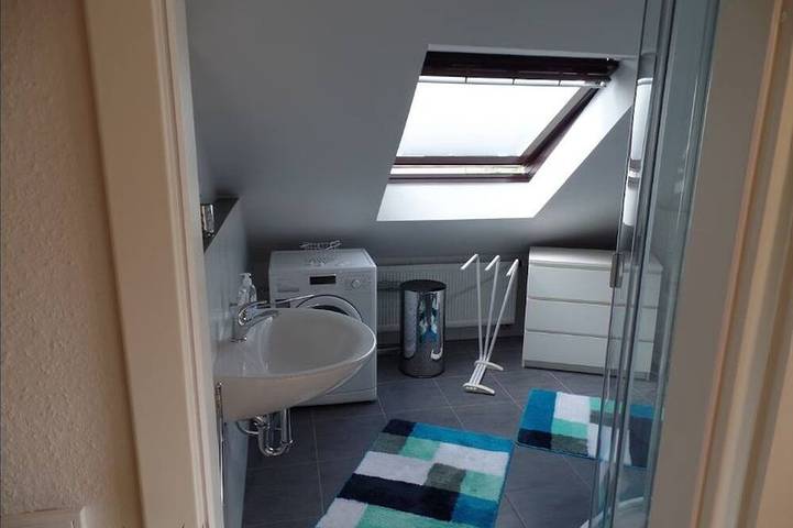 Ganze Wohnung, Lichtdurchflutetes Dachstudio Köln | S11 direkt zu Hbf & Messe/Deutz in Mülheim Köln, Köln