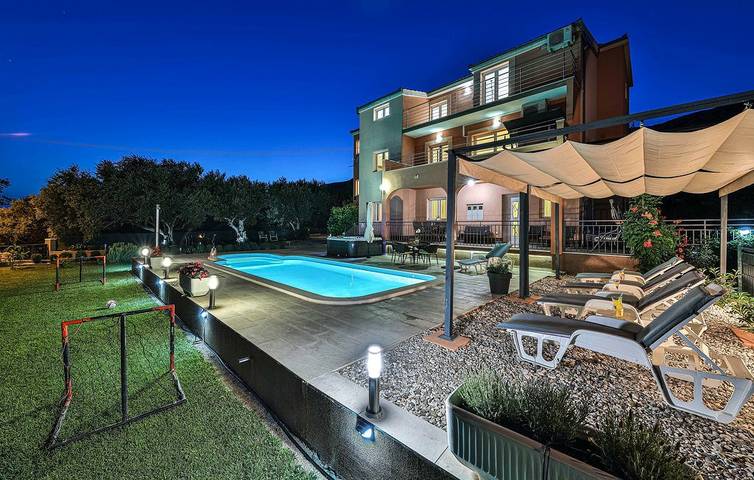 Ferienhaus mit Meerblick für 12 Personen, mit Pool und Garten in Split-Dalmatien - 3