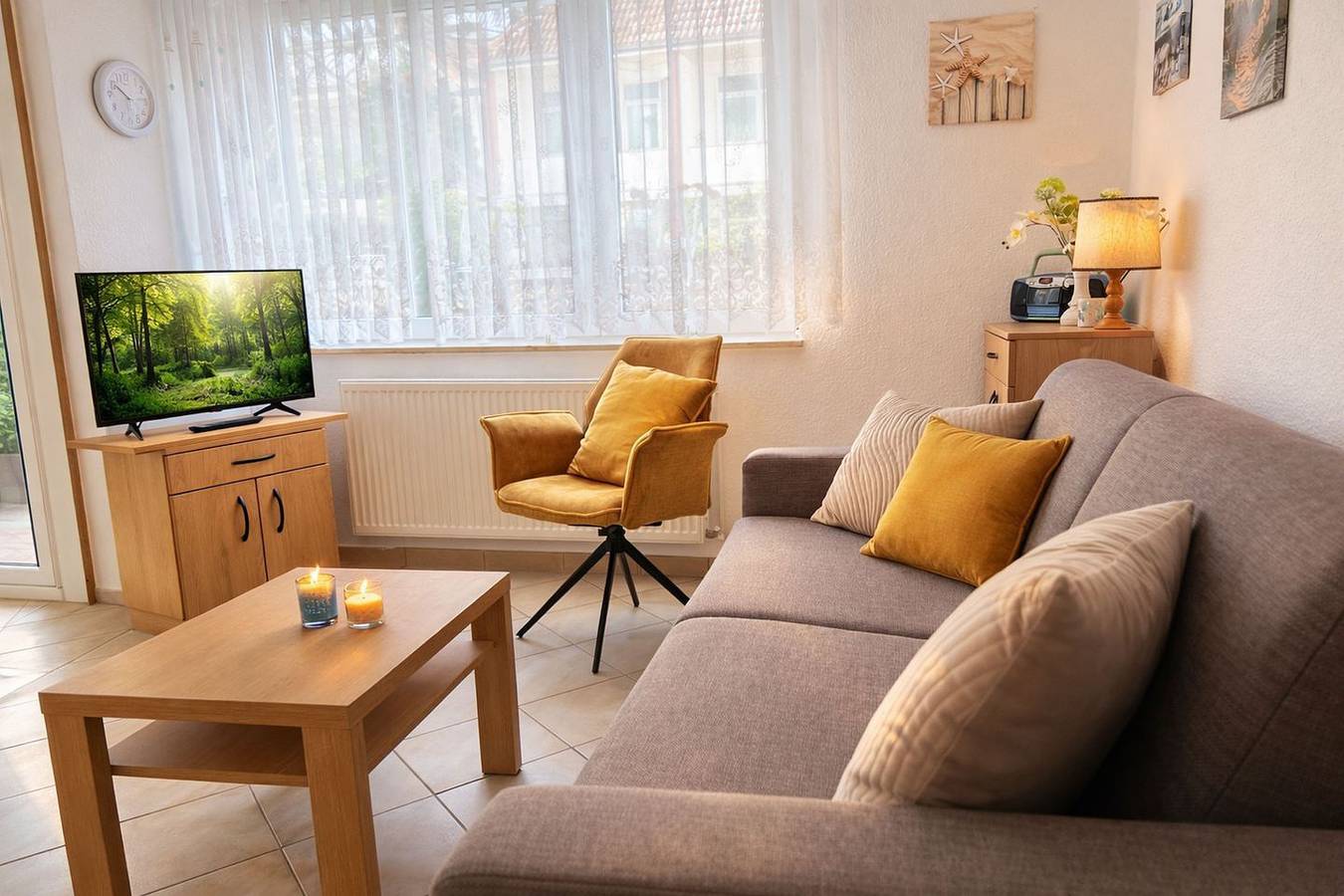 Ganze Wohnung, Komfortable Unterkunft mit überdachtem Balkon & Wlan nahe dem Meer in Horumersiel, Wangerland