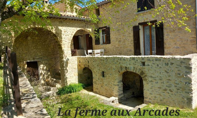 Gîte pour 6 personnes, avec piscine ainsi que terrasse et jardin, animaux acceptés