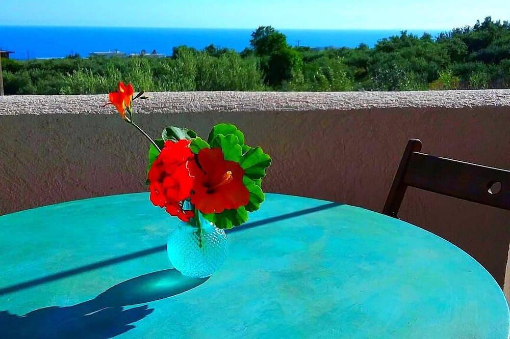 Ganze Wohnung, La Luna Blu \"Owl\" Apartment, Meerblick, 500 Meter vom Strand entfernt in Ferma, Lasithi