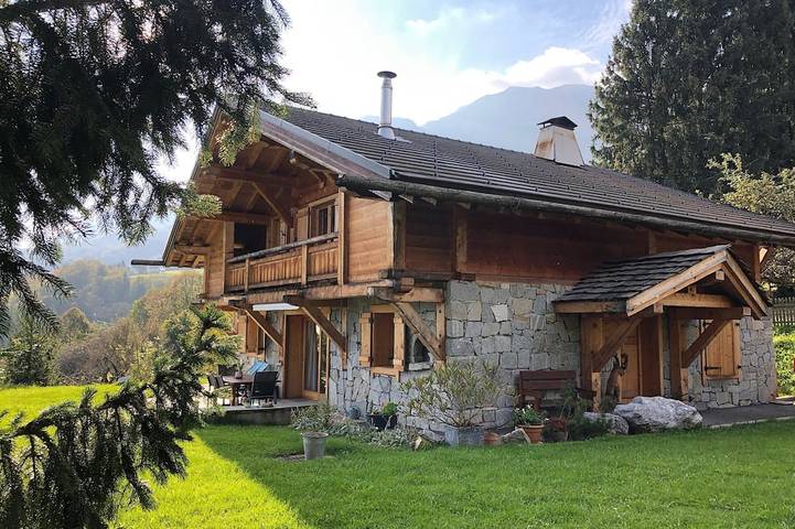 Gîte pour 7 personnes, avec Terrasse et Jardin à Marthod