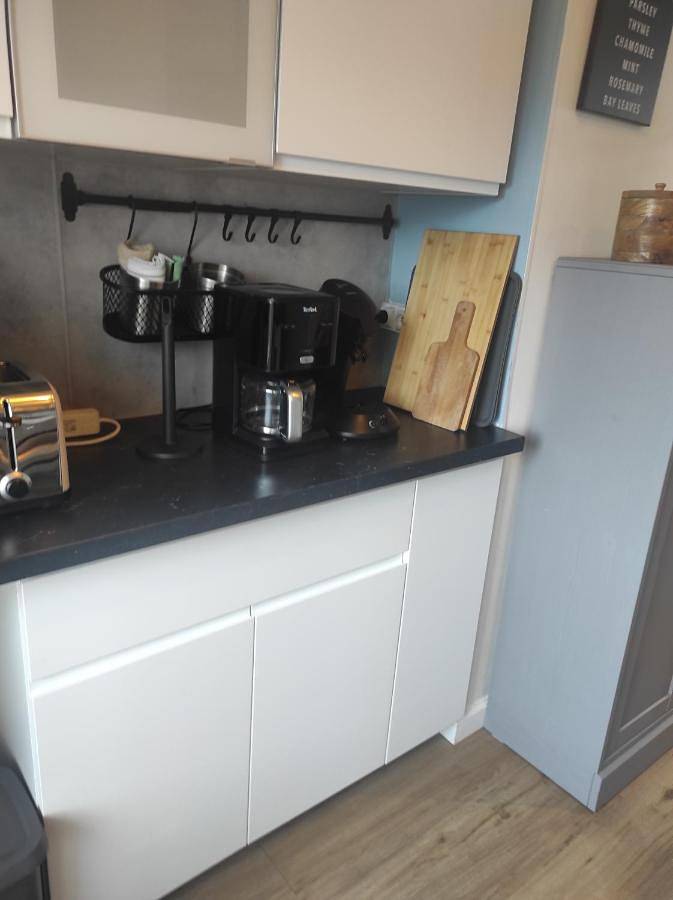 Appartement entier, Le Jules Guesde, Appart traversant, 3ch , parking, 2mn à pied métro D Parilly in Vénissieux, Lyon et ses environs