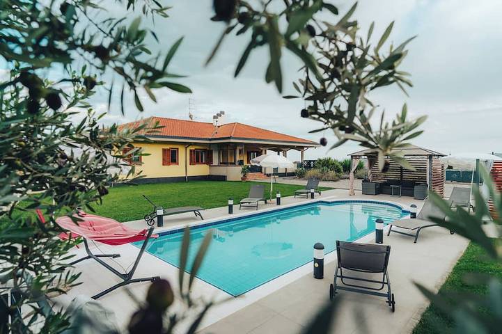 Villa for 6 people, with garden and balcony - 1