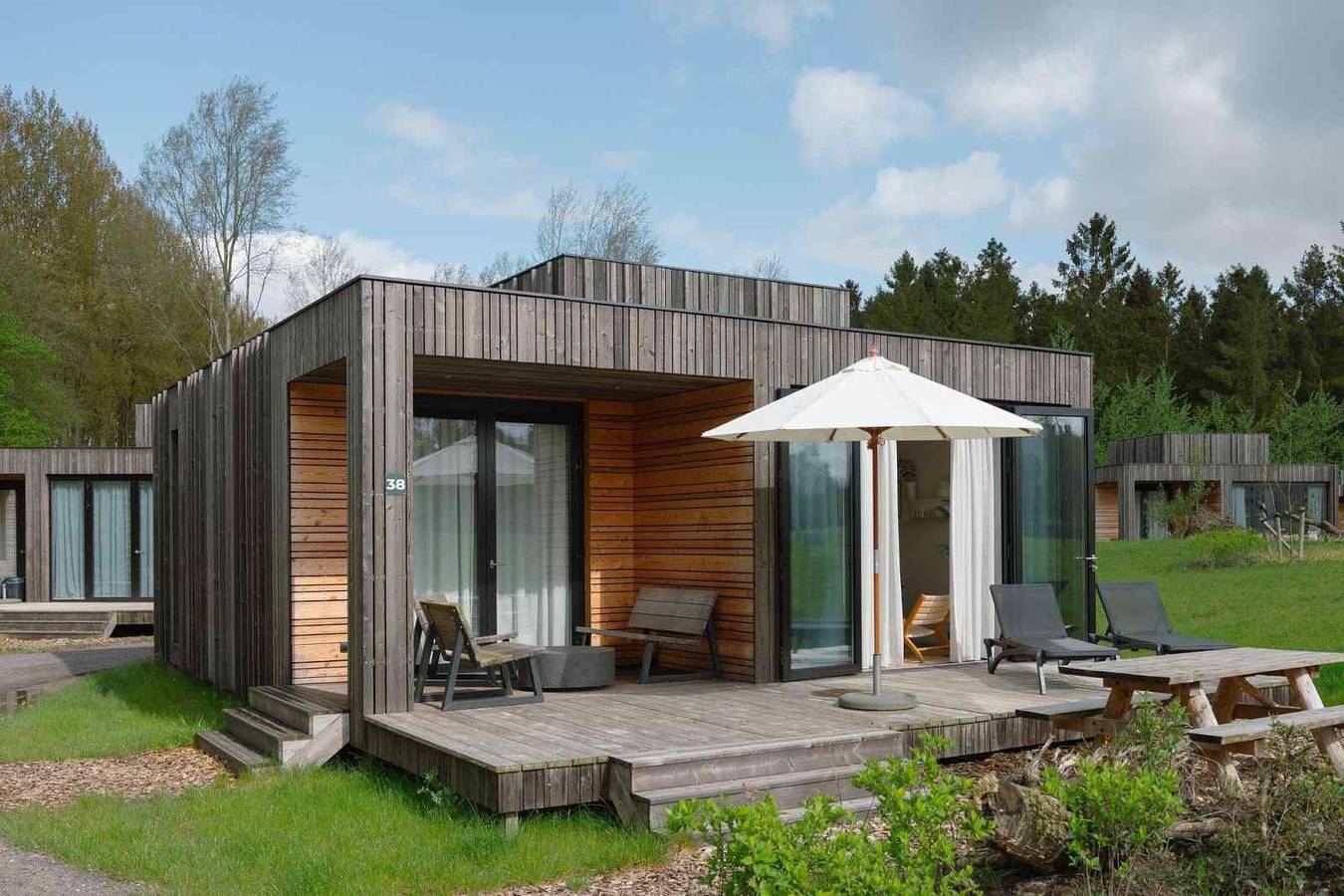 Heerlijke 6 persoons Lodge, met buitenspa in de tuin, nabij Zeewolde in het Horsterwold in Flevoland