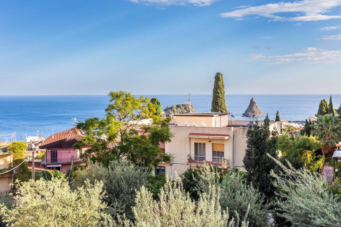 Ganze Wohnung, Ferienwohnung 'Haus Antonia' mit Meerblick, Wlan und Klimaanlage in Aci Trezza, Aci Castello