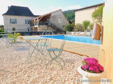 Chambre d’hôte pour 4 personnes, avec piscine ainsi que jardin et vue, adapté aux familles à Tour-de-Faure