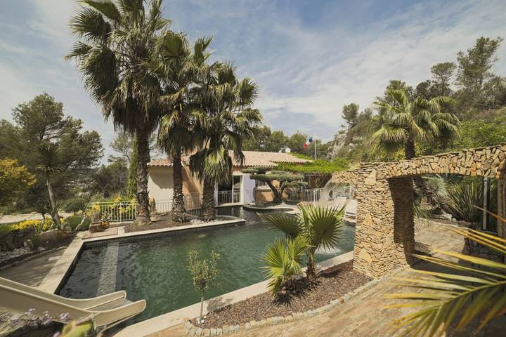 Villa für 12 Personen, mit Terrasse und Pool - 1